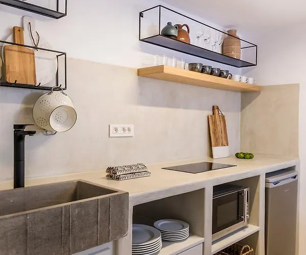 3 Caves By Caldera * أويا