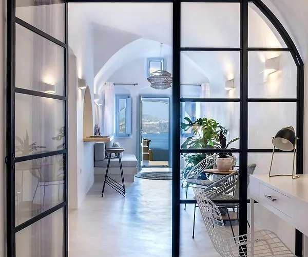 3 Caves By Caldera Οία