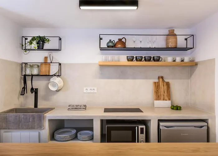 3 Caves By Caldera Willa *